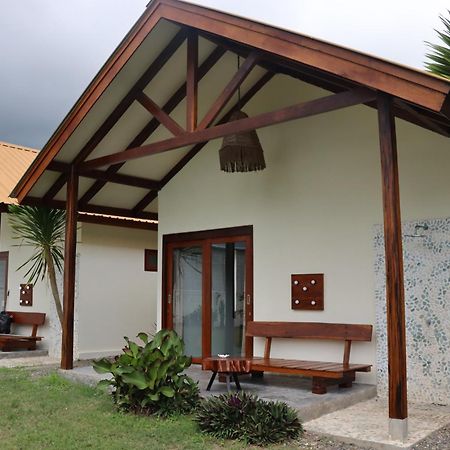 Outside Bungalow Sekongkang Exterior foto